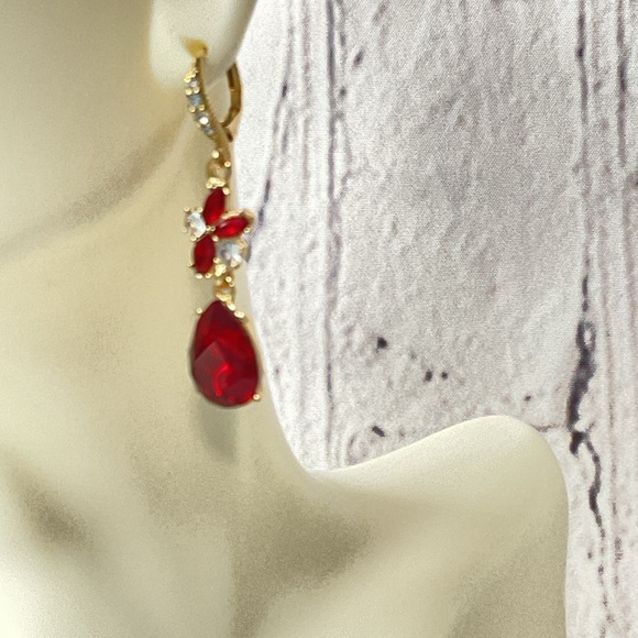 ๐๐ Givenchy Red Drop Earrings - Picture 5 of 11